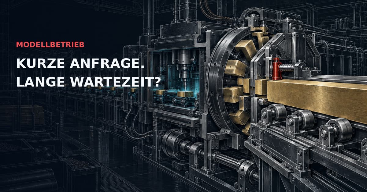 Dunkle technische Schnittzeichnung eines dosiert zugeführten Messingblocks mit kleinen cyanfarbenen Trägern und roter Sperre. Text: MODELLBETRIEB — KURZE ANFRAGE. LANGE WARTEZEIT?